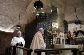 6-Celebrazione della Santa Messa e firma dell’Enciclica “Fratelli tutti” alla tomba di San Francesco