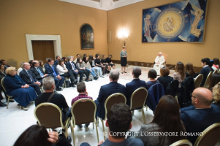 13-Encuentro con un grupo de chicos y chicas ingresados en el hospital pediátrico «Bambino Gesù» de Roma