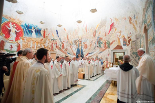 1-Santa Missa presidida pelo Santo Padre para o «Centro Aletti»
