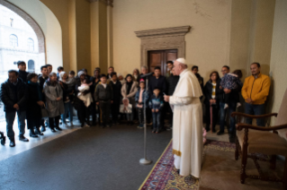 7-Le Pape rencontre r&#xe9;fugi&#xe9;s r&#xe9;cemment arriv&#xe9;s de Lesbos avec les couloirs humanitaires