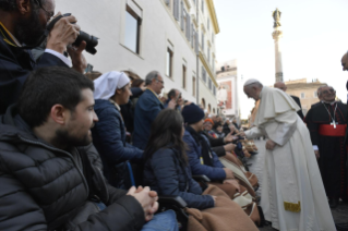14-Act of Veneration to the Immaculate Conception of the Blessed Virgin Mary at the Spanish Steps