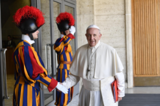 3-Ouverture de la XVe Assemblée générale ordinaire du Synode des Évêques : Prière et salut du Pape
