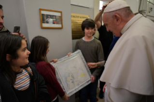 2-Diálogo do Papa Francisco com os estudantes da Escola "Pilo Albertelli" de Roma