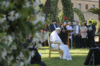 7-Le Pape François préside la récitation du chapelet
