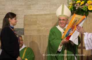 14-Visita pastoral a la parroquia romana San Miguel Arc&#xe1;ngel en Pietralata