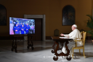 8-Liaison du Pape François avec l'equipage de la Station spatiale internationale