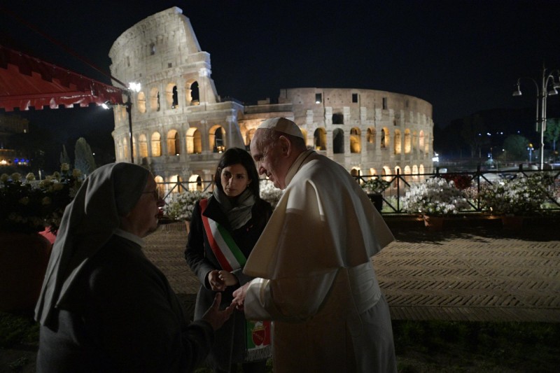 El Papa, con la alcaldesa de Roma y sor Eugenia