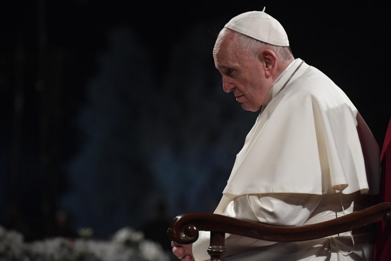 El Papa, ora en el Palatino