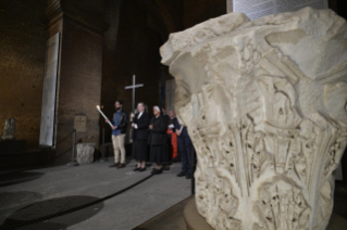 16-Way of the Cross at the Colosseum presided over by the Holy Father - Good Friday
