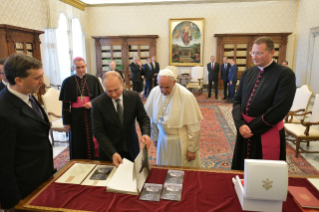 3-The Holy Father receives in audience H.E. Mr Vladimir Putin, President of the Russian Federation