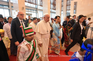 14-Viagem Apostólica a Myanmar: Encontro com as Autoridades, com a Sociedade Civil e com o Corpo Diplomático 