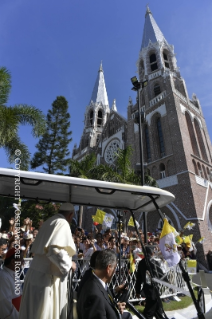17-Viagem Apostólica a Myanmar: Santa Missa com os jovens 