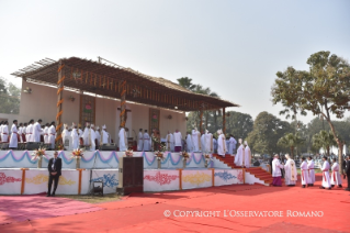0-Apostolic Journey to Bangladesh: Holy Mass and priestly ordination