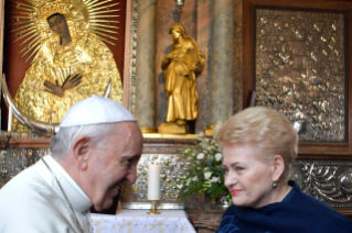 12-Viaje apostólico a Lituania: Visita al Santuario Mater Misericordiae