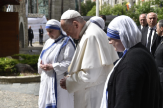 0-Viagem Apostólica à Macedônia do Norte: Visita ao Memorial Madre Teresa com a presença de religiosos e encontro com os pobres  