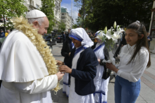 7-Viagem Apostólica à Macedônia do Norte: Visita ao Memorial Madre Teresa com a presença de religiosos e encontro com os pobres  