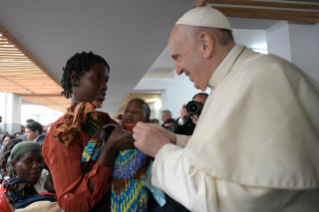 12-Apostolic Journey to Mozambique: Visit to Zimpeto Hospital