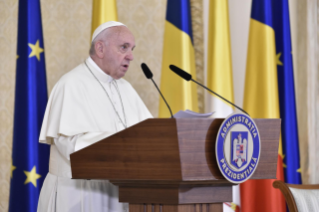 11-Viaje apostólico a Rumanía: Encuentro con las autoridades, la sociedad civil y el Cuerpo Diplomático